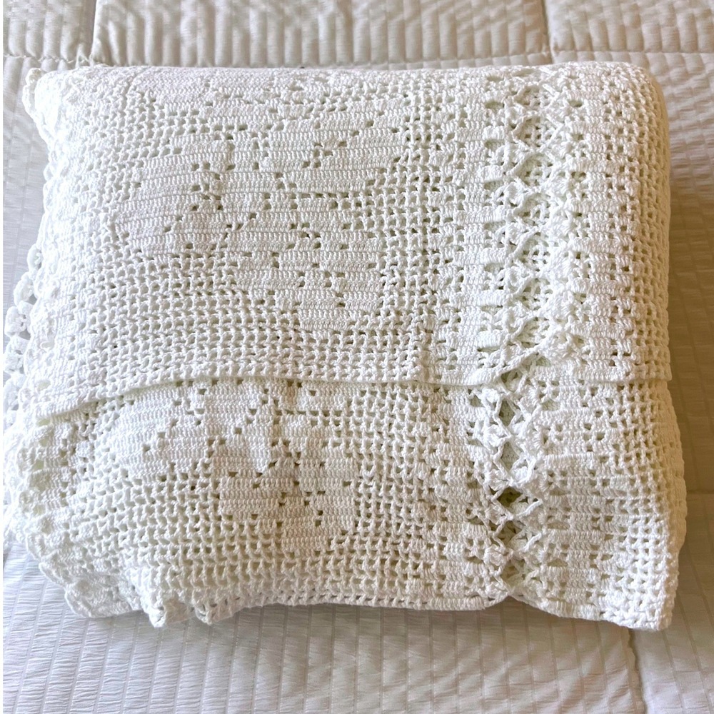 Vintage Handmade Crochet Tablecloth 102 x 54 Filet Lace Rectangular Rose Motif